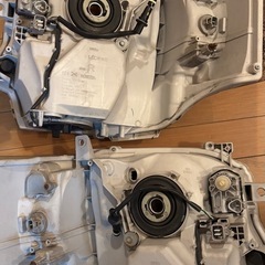 ハイエース純正ヘッドライトの画像