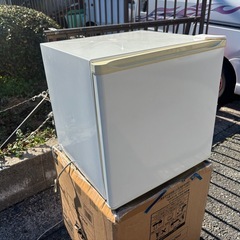 一人暮らし用 小型冷蔵庫の画像