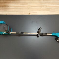 新品未使用(開封、確認のみ）除雪機 電動除雪機 家庭用 除雪器具 21v電池互換・4.0Ahバッテリー2個 【 2025最新強化版 ・強力除雪・除雪方向を360度左右調整可能】 除雪スコップ 手持ち式 コードレス折畳み雪掻き 安全スイッチ 残電量表示 電動投射距離8m 除雪幅30cm 除雪高20cm 操作簡単 除雪機 電動はあらゆるタイプの道路に 自宅 中庭地域 社会サービス 工場道路 学校の遊び場 (バッテリー 2個)の画像