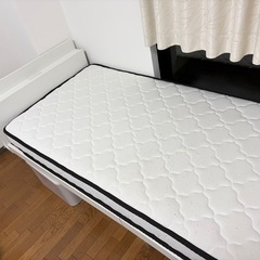 昨年購入【セミシングル】フレーム/棚コンセント口付の画像