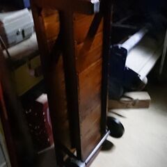 ローリングテーブル&長椅子、綺麗で、お洒落です、の画像