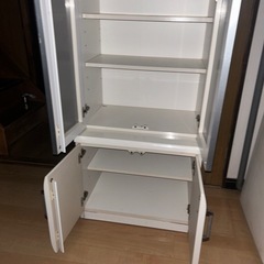 食器棚の画像