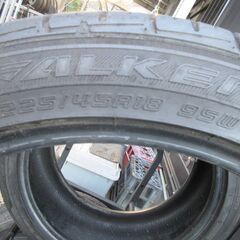FALKEN製 225/45R18 中古タイヤ2本の画像