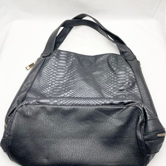 パイソン柄 黒レザートートバッグ 大きめサイズの画像