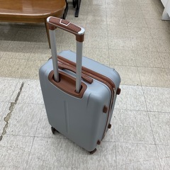 【ジモティー割引で最大15％OFF⭐️】 キャリー スーツ ケース シルバーの画像