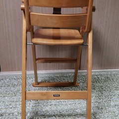 KATOJI カトージ ベビーチェア　（テーブル付）ベルト付きの画像