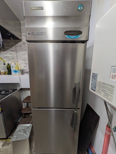 ホシザキ製の業務用冷蔵冷凍庫 HR-63X形