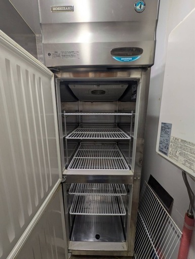 ホシザキ製の業務用冷蔵冷凍庫 HR-63X形