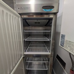 ホシザキ製の業務用冷蔵冷凍庫 HR-63X形の画像