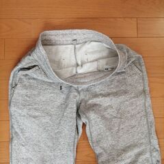 ユニクロ　グレー　の画像