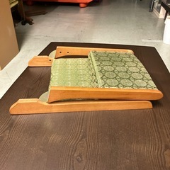 12/25まで店頭商品一部を除き半額クリスマスSALE!!開催中 イ2512-088 和田木工所 座椅子 折りたたみ グリーン 総柄 キズ汚れ有りの画像