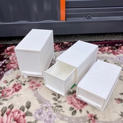 早い者勝ち　無人受け渡し無料　プラッチックの棚の画像