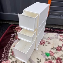 早い者勝ち　無人受け渡し無料　プラッチックの棚の画像