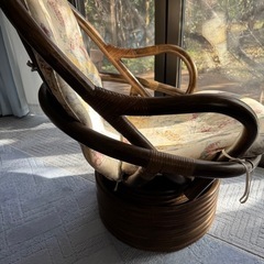籐の回転チェアーの画像