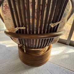 籐の回転チェアーの画像