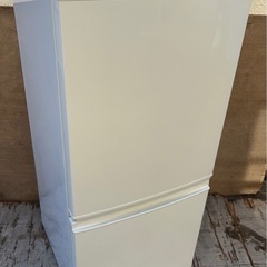 配達設置無料 特価 シャープ 冷凍冷蔵庫 137L つけかえどっちもドア 自動霜取機能付の画像