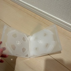 大阪万博の缶とCDケースの画像