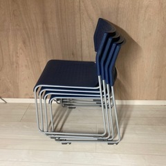 椅子4脚　樹脂製　屋外使用可の画像