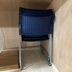 椅子4脚　樹脂製　屋外使用可の画像