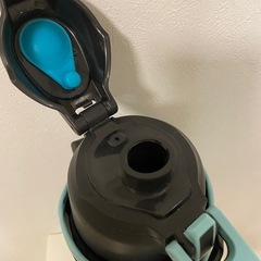 ❣️美品❣️サーモス 水筒 真空断熱スポーツボトル 1.5L ブラックスター 保冷専用 FHT-1501F BKSTの画像