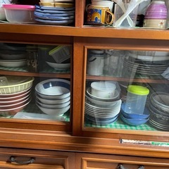 大量食器の画像