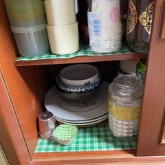 大量食器の画像