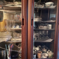 大量食器の画像