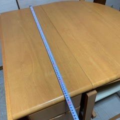 ダイニングテーブル　折りたたみイス4脚の画像