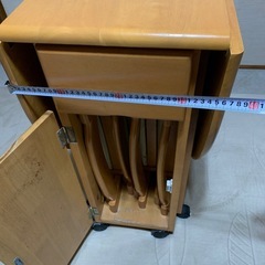 ダイニングテーブル　折りたたみイス4脚の画像