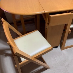 ダイニングテーブル　折りたたみイス4脚の画像