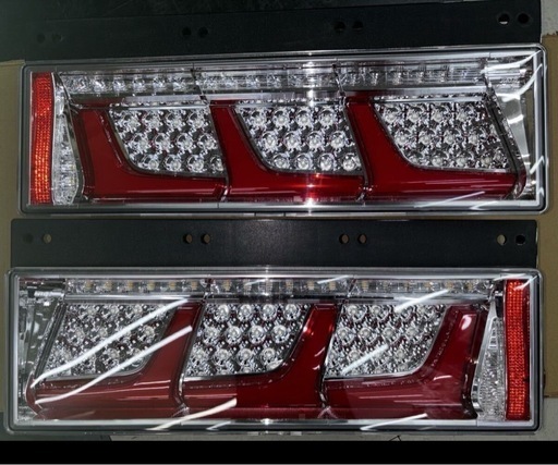小糸✨KOITO✨オール LED テールランプ✨3連✨ノーマルターン 24V車 25W✨左右セット✨新車外し✨