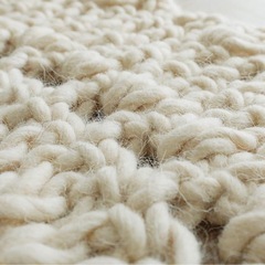 ウール100％ ニットラグの画像