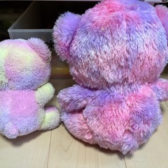 ピンクのふわふわくまぬいぐるみの画像