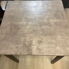 ダイニングテーブルの画像