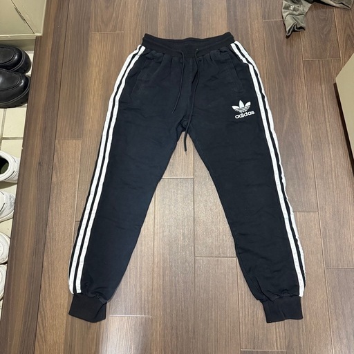 adidas ストライプ ブラック スウェットパンツ