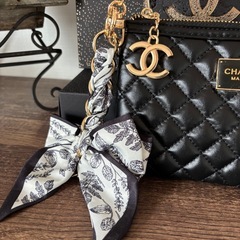 新品　シャネル　ノベルティ　C Cロゴチャーム付　キルティングレザー　チェーン付　ショルダーの画像
