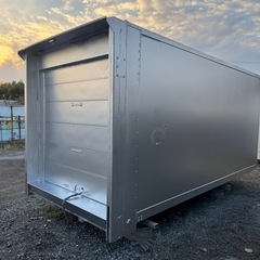 仕上げ済み！断熱材入り！便利 シャッタードア！バイクガレージ！使い勝手抜群！倉庫物置用 3トン保冷ロングワイドコンテナの画像