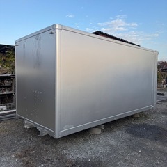仕上げ済み！断熱材入り！便利 シャッタードア！バイクガレージ！使い勝手抜群！倉庫物置用 3トン保冷ロングワイドコンテナの画像