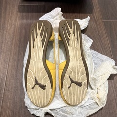 PUMA イエロー フラットシューズの画像