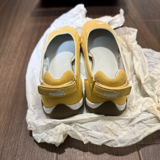 PUMA イエロー フラットシューズ