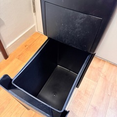 ゴミ箱　ブラックの画像