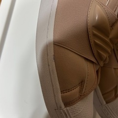 adidas シューズの画像