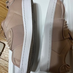 adidas シューズの画像