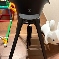 【Amazon限定色】ストッケ クリック ミッドナイトブラック ハイチェアの画像