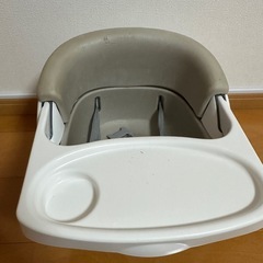 ingenuity ベビーチェア トレー付き ホワイト/ベージュの画像