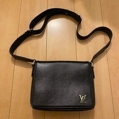 ルイヴィトンメンズショルダーバックの画像