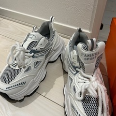 新品未使用　箱付き　メッシュダッドスニーカー　元値4980円　の画像