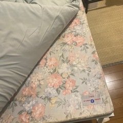 パイプベットと布団の画像