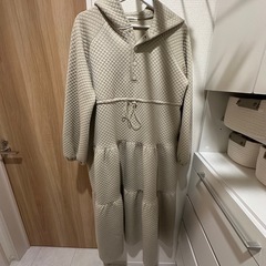 honono キルティングパーカーワンピース　ベージュL　の画像