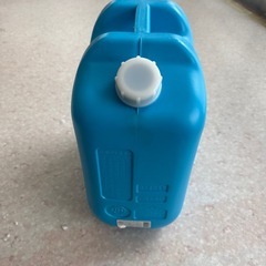 ポリタンク　灯油缶　２つセット　中古品の画像